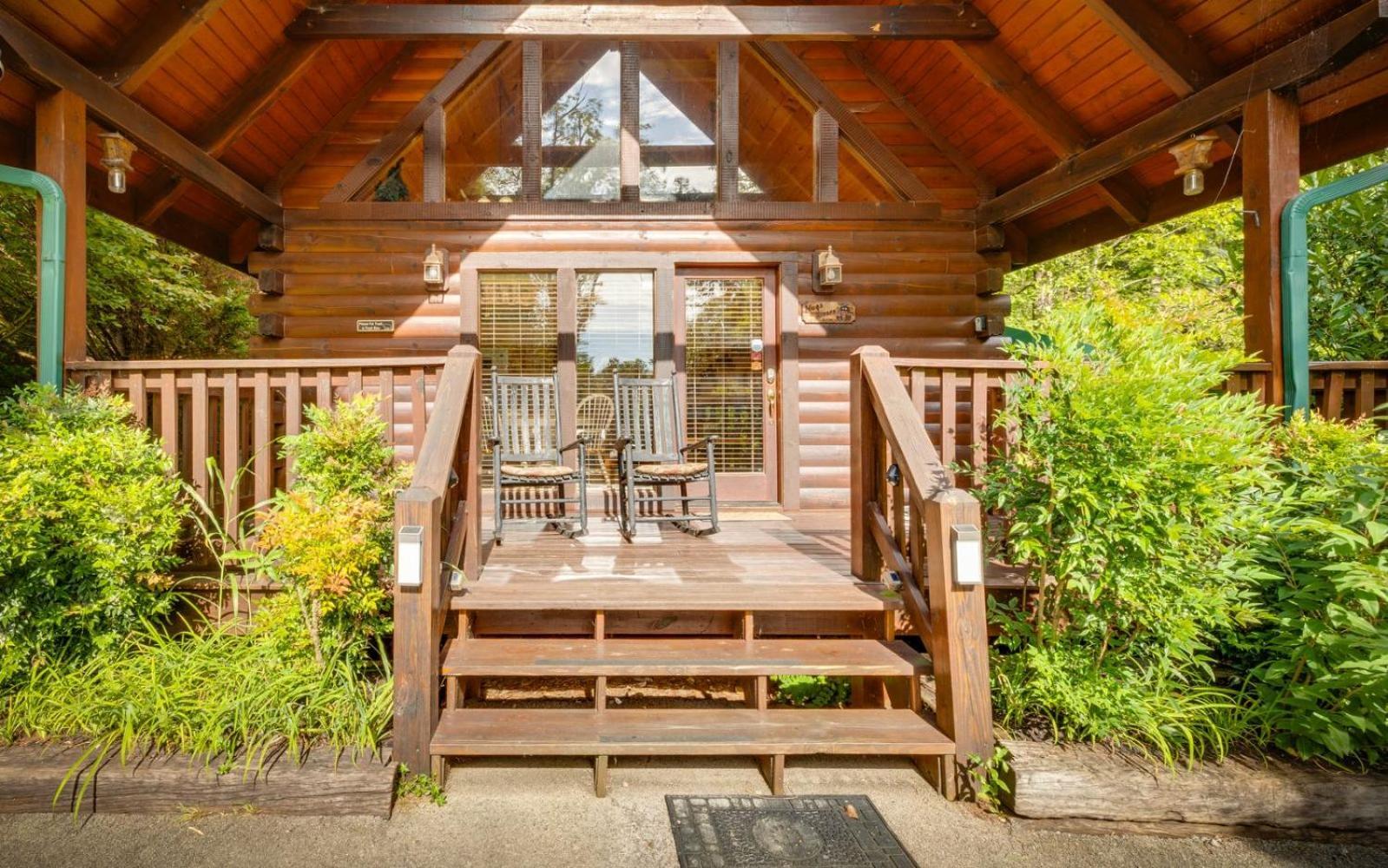 Hugs N Kisses Pool Table Hot Tub Pool Table Community Pool Close To Downtown Gatlinburg Exterior photo