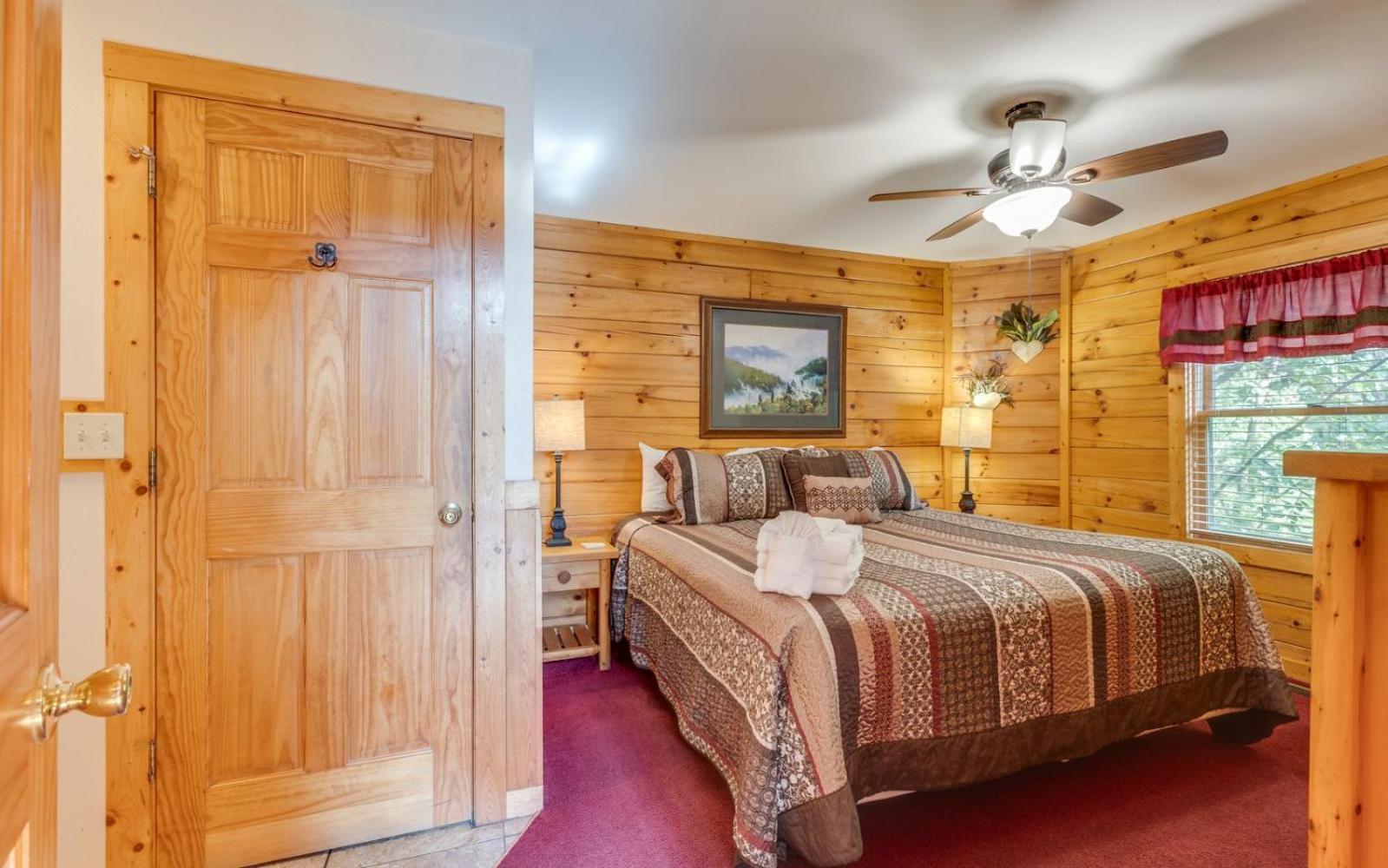 Hugs N Kisses Pool Table Hot Tub Pool Table Community Pool Close To Downtown Gatlinburg Exterior photo