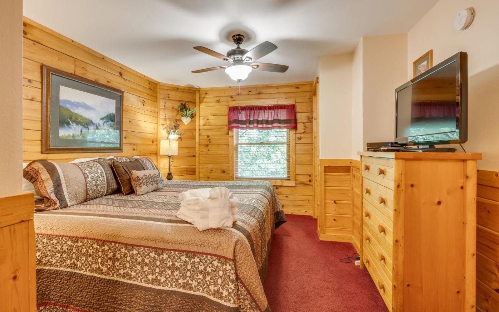 Hugs N Kisses Pool Table Hot Tub Pool Table Community Pool Close To Downtown Gatlinburg Exterior photo