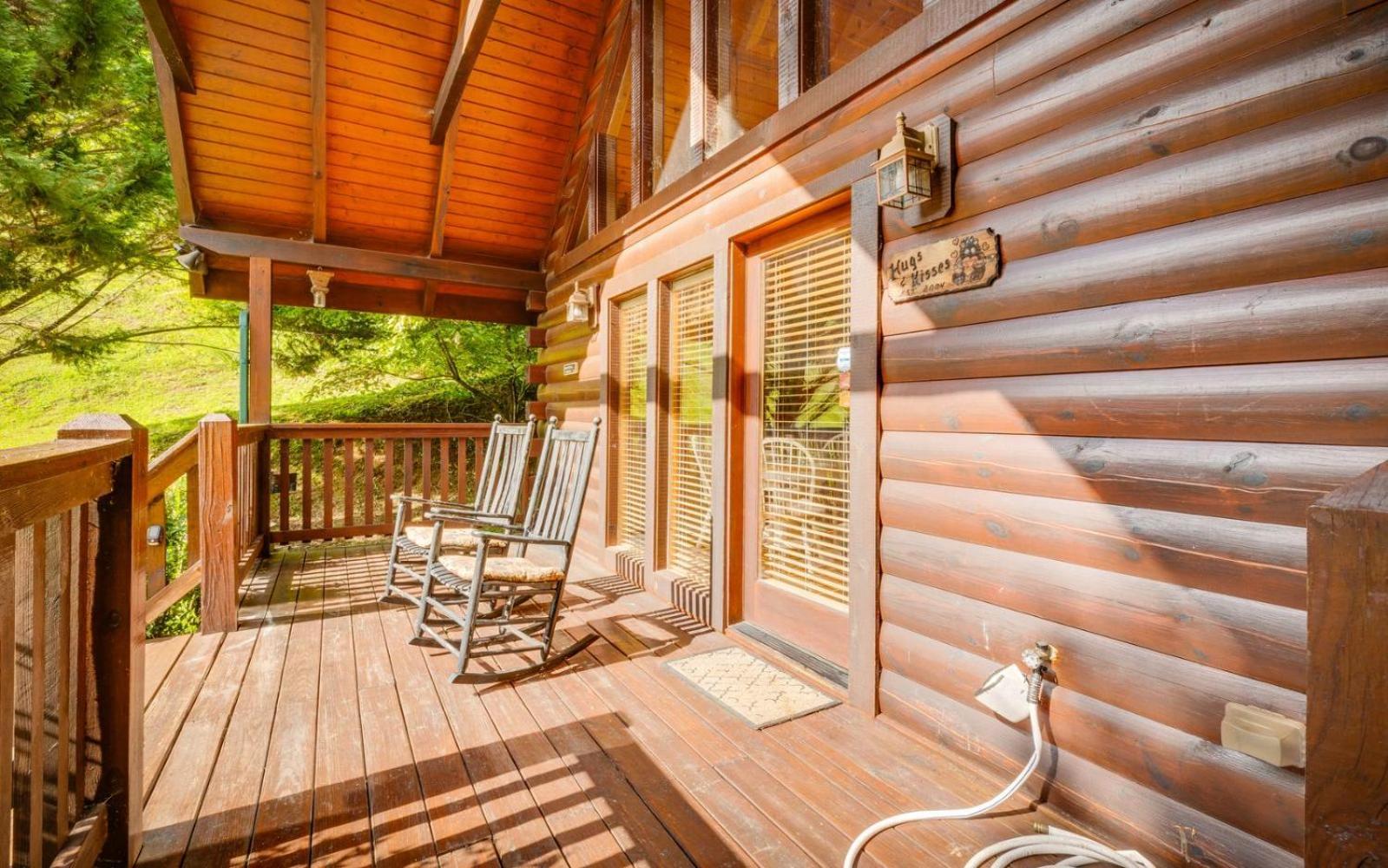 Hugs N Kisses Pool Table Hot Tub Pool Table Community Pool Close To Downtown Gatlinburg Exterior photo