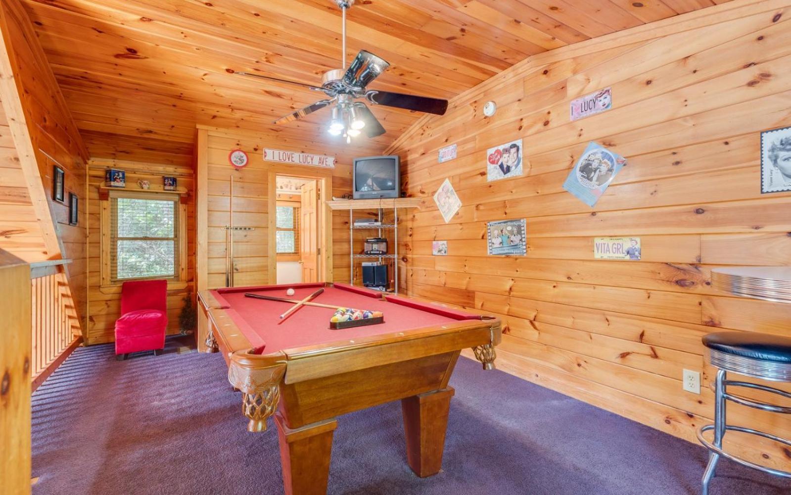 Hugs N Kisses Pool Table Hot Tub Pool Table Community Pool Close To Downtown Gatlinburg Exterior photo